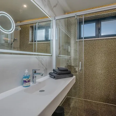 Malipe Penthouse With Sea View