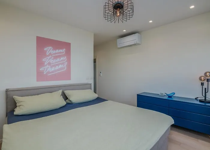 Malipe Penthouse With Sea View *