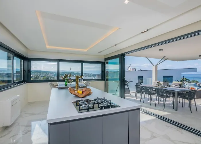 アパート Malipe Penthouse With Sea View マリンスカ