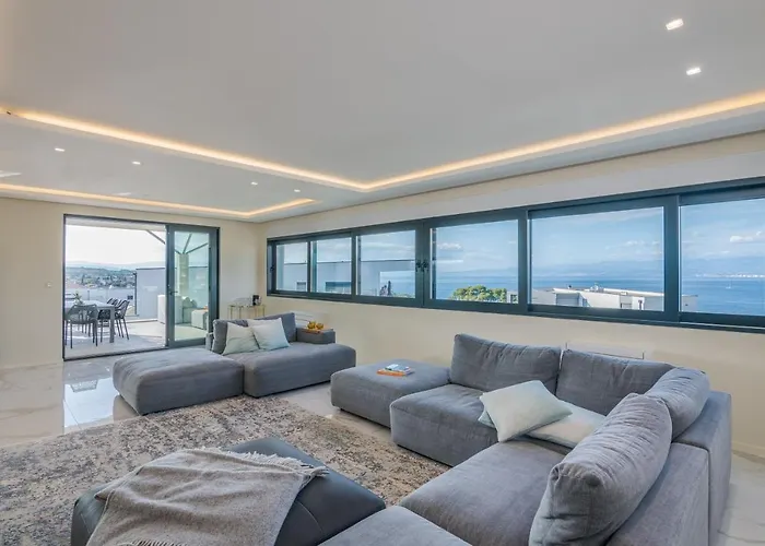 アパート Malipe Penthouse With Sea View マリンスカ