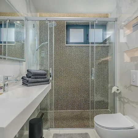 Malipe Penthouse With Sea View