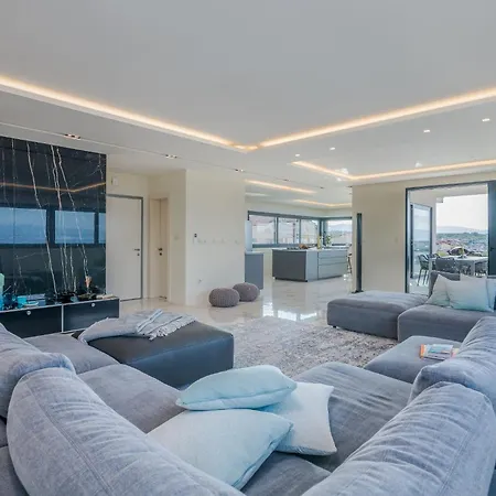 Malipe Penthouse With Sea View 马林斯卡