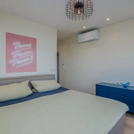 Malipe Penthouse With Sea View *