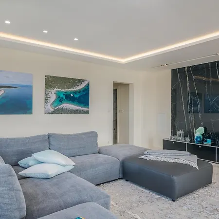 Malipe Penthouse With Sea View Διαμέρισμα Malinska
