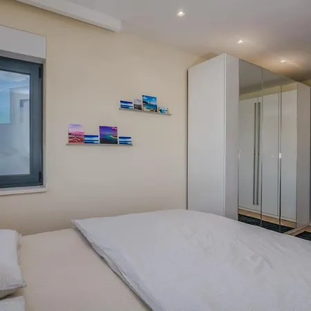 Malipe Penthouse With Sea View Apartman Malinska