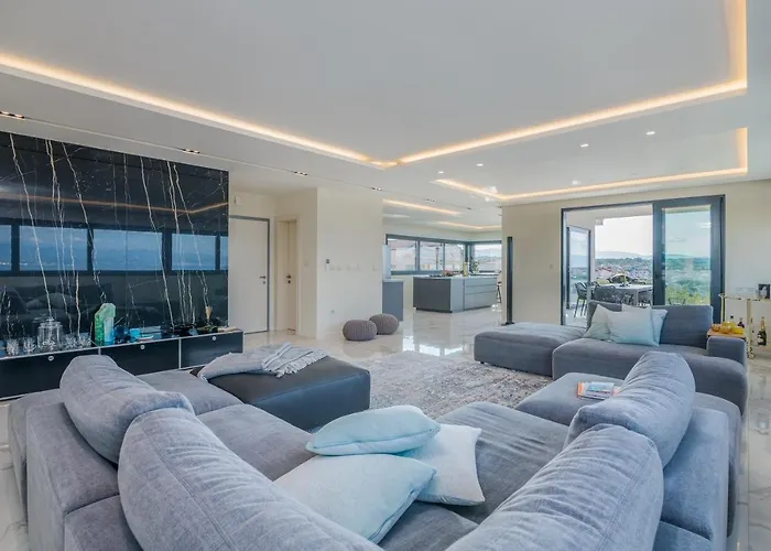 Malipe Penthouse With Sea View *